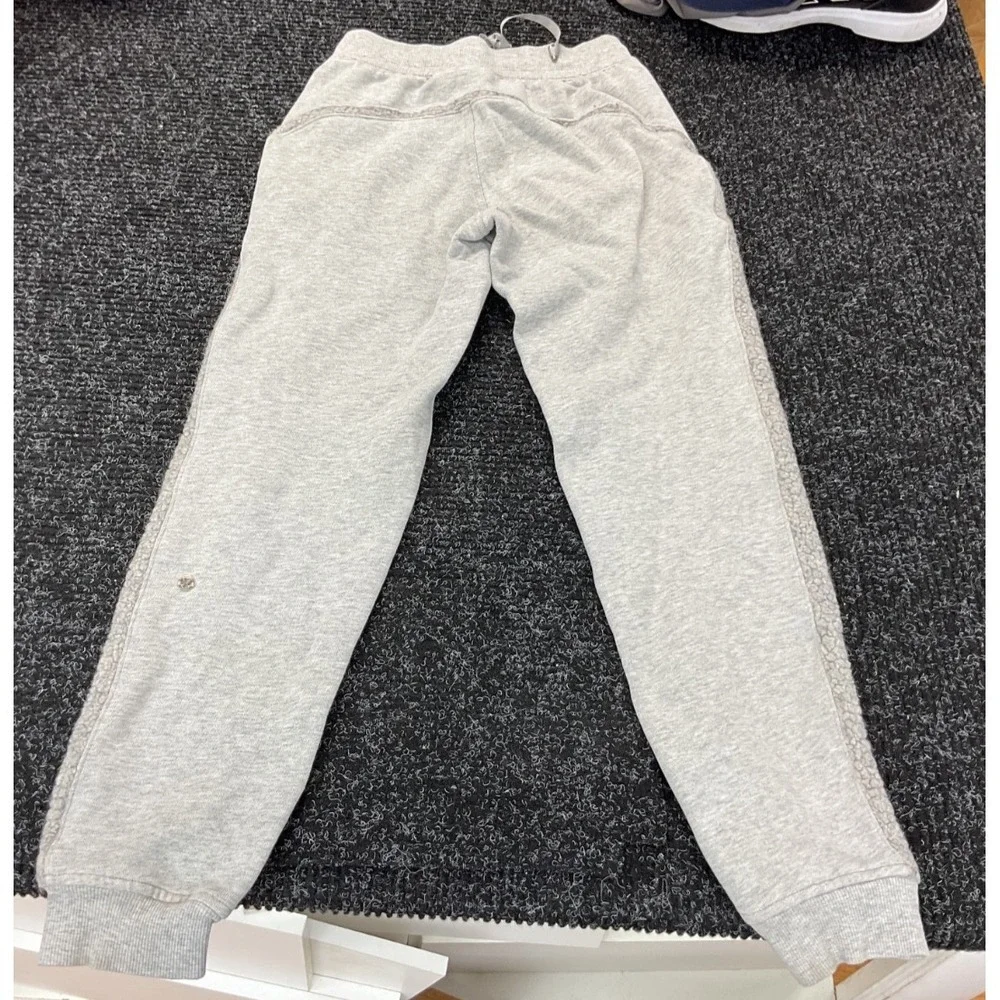 Lululemon Gray Sherpa Panel Joggers Womens Size 2‎ Fleece Lounge Sweatpants - Picture 2 of 4